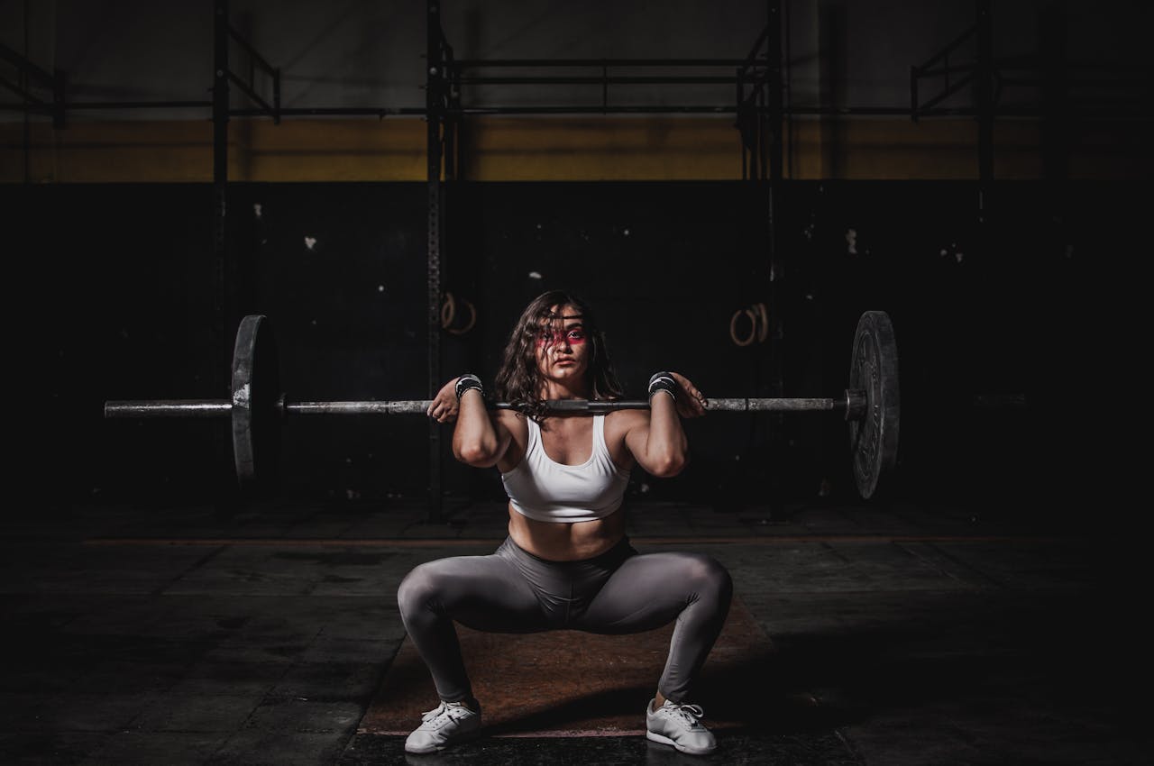 Mulher com tênis para crossfit